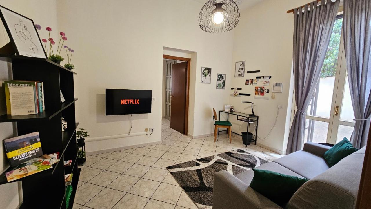 Casa Oltrepo Fresco Centrale Ma Silenzioso Parcheggio Interno Casteggio Exterior foto